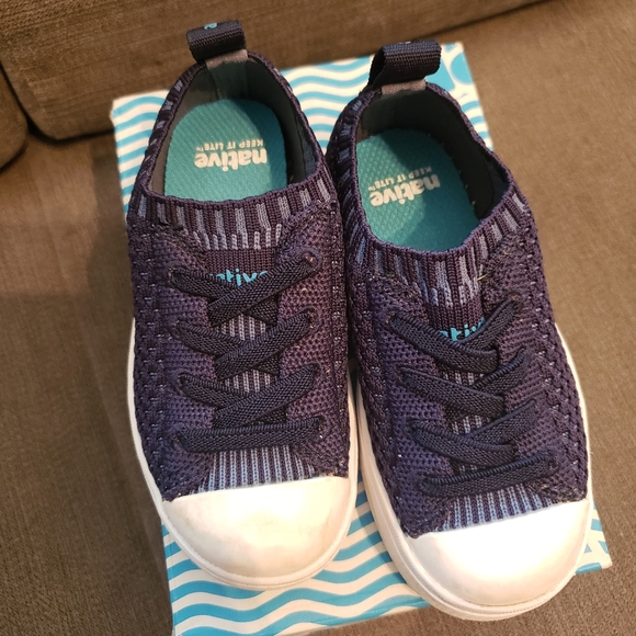 2 pairs of boys shoes. Native and See Kai Run. Size 8. - Picture 4 of 6